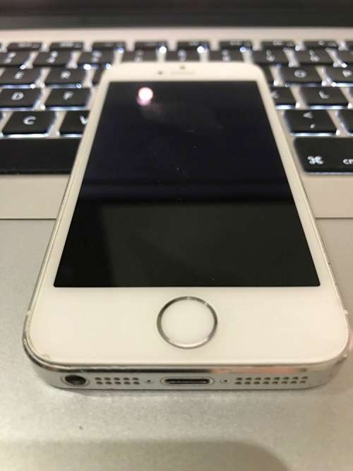 Apple iPhone 5s 32GB Silver (6 Month Warranty)