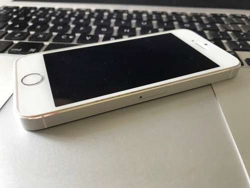 Apple iPhone 5s 16GB Silver (6 Month Warranty)