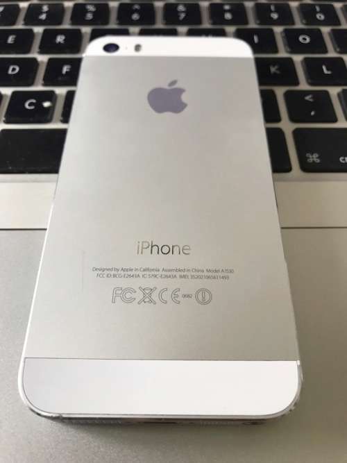 Apple iPhone 5s 16GB Silver (6 Month Warranty)