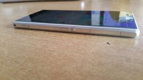 Sony Xperia Z1 8GB (Cracked Screen)