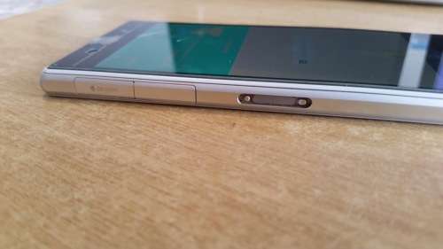 Sony Xperia Z1 8GB (Cracked Screen)