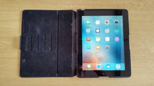 iPad 2 32gb Black WiFi + 3G (free cover)