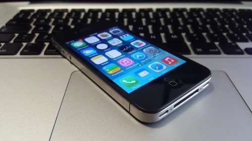 Golden Oldie - Apple iPhone 4 16gb Black (free cover + 6 Month Warranty)