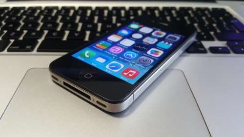 Golden Oldie - Apple iPhone 4 16gb Black (free cover + 6 Month Warranty)