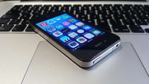 Golden Oldie - Apple iPhone 4 16gb Black (free cover + 6 Month Warranty)