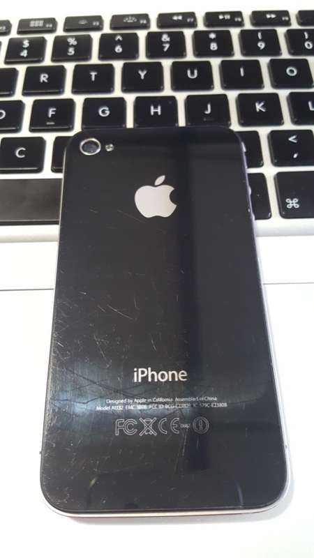 Golden Oldie - Apple iPhone 4 16gb Black (free cover + 6 Month Warranty)