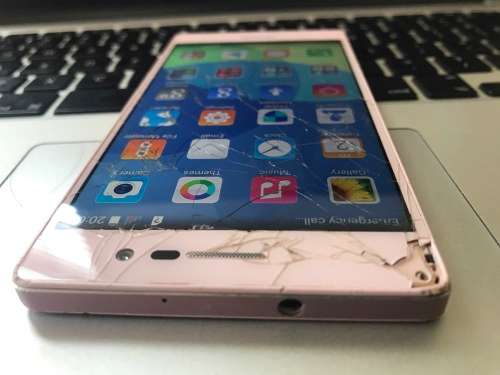 Pink Huawei Ascend P7 (Cracked Glass)