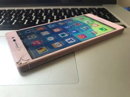Pink Huawei Ascend P7 (Cracked Glass)