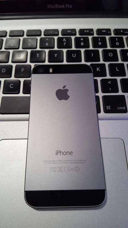 iPhone 5s 32GB Space Gray