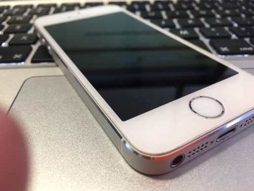 iPhone 5s 64GB Silver (6 Month Warranty)