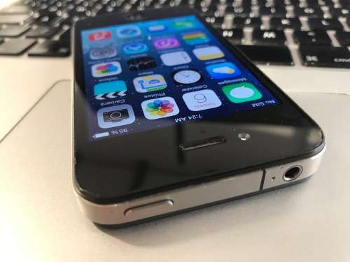 iPhone 4 32GB Black - Golden Oldie