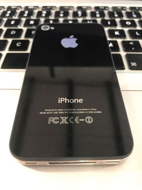 iPhone 4 32GB Black - Golden Oldie
