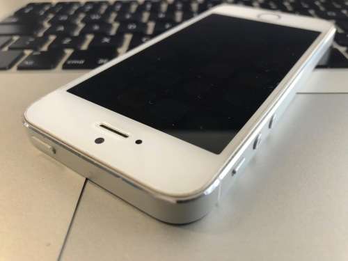 iPhone 5s 16GB Silver (6 Month Warranty)