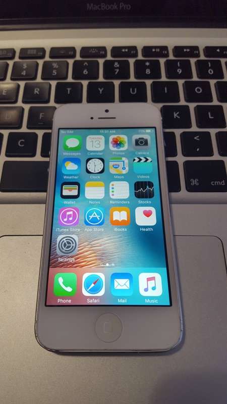 iPhone 5 16GB Silver {Good Condition}