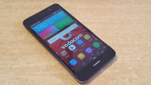 Huawei Y6 Black 8GB {Cracked Screen Glass} SCL-L01