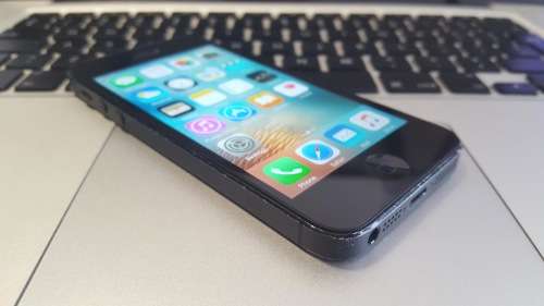 iPhone 5 32GB Space Gray {Great Condition}