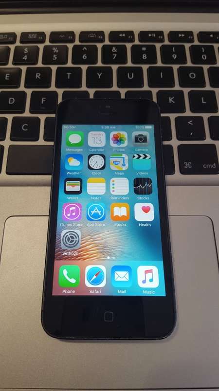iPhone 5 32GB Space Gray {Great Condition}