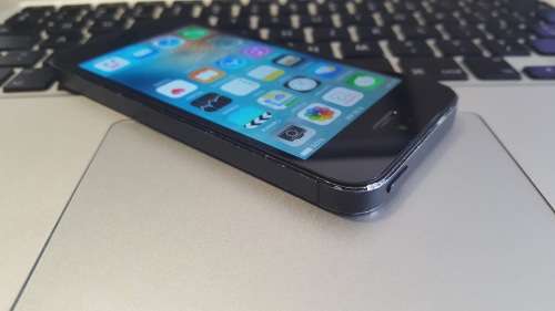 iPhone 5 32GB Space Gray {Great Condition}