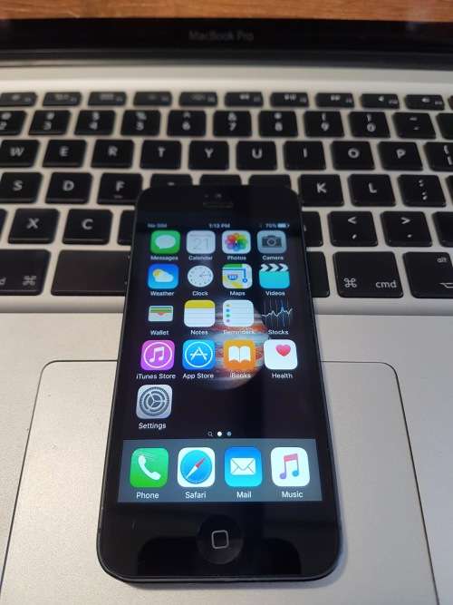 iPhone 5 16GB Space Gray {Good condition} (6 Month Warranty)