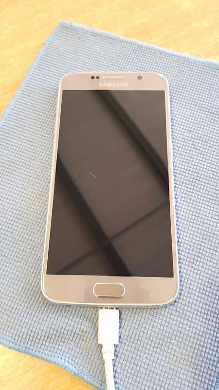Samsung Galaxy S6 Gold (Broken LCD - Good Frame and Casing)