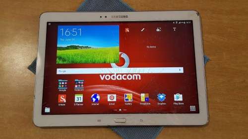 Galaxy Note Tab 32GB, 10.1 - {Cracked Screen}