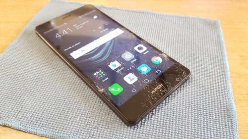 Huawei P9 Lite Black 16GB {screen glass cracked}