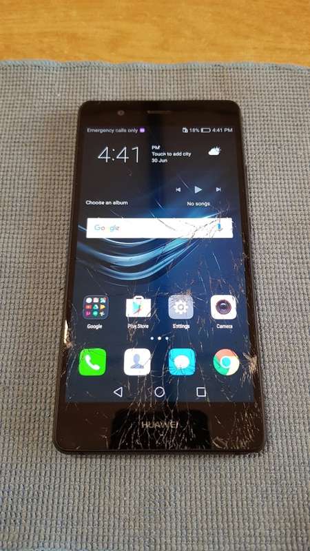 Huawei P9 Lite Black 16GB {screen glass cracked}