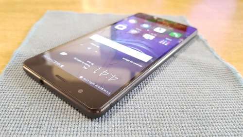 Huawei P9 Lite Black 16GB {screen glass cracked}