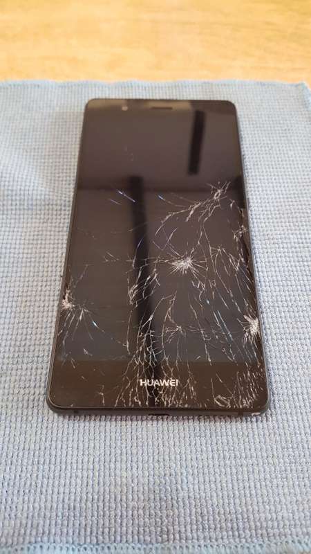 Huawei P9 Lite Black 16GB {screen glass cracked}