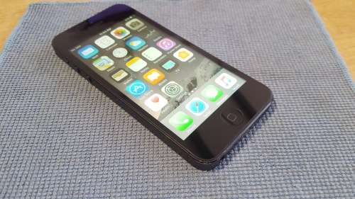 iPhone 5 16GB Space Gray {Good Condition}