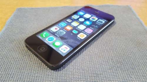 iPhone 5 16GB Space Gray {Good Condition}