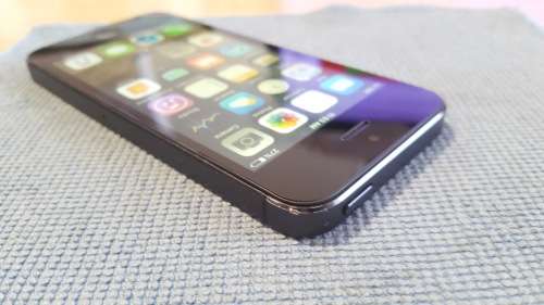 iPhone 5 16GB Space Gray {Good Condition}