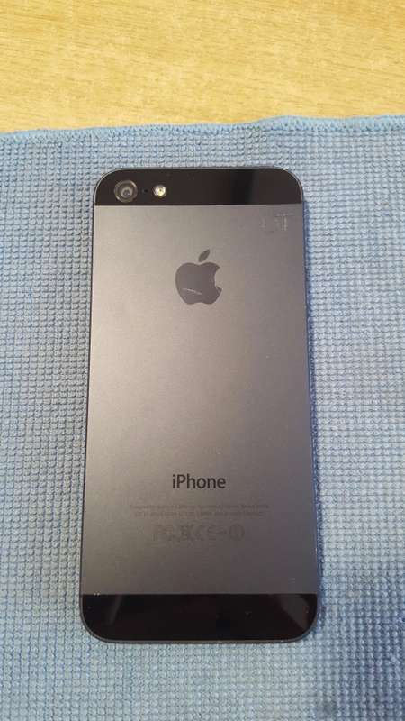 iPhone 5 16GB Space Gray {Good Condition}