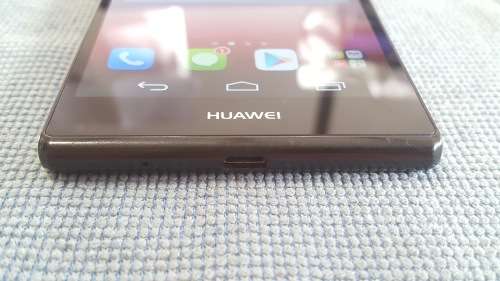 Huawei P7 16GB Black {Poor - Light spots on LCD, cracked back glass}