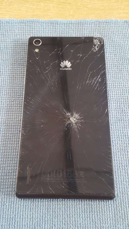 Huawei P7 16GB Black {Poor - Light spots on LCD, cracked back glass}