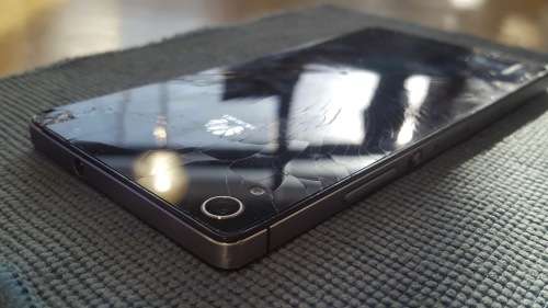Huawei P7 16GB Black {Poor - Light spots on LCD, cracked back glass}