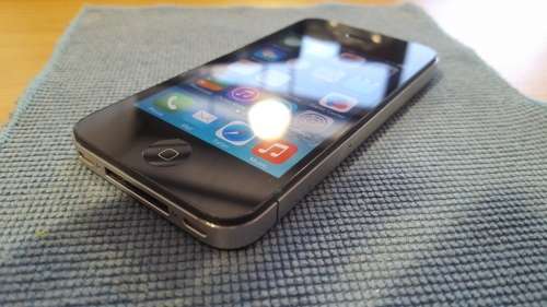 iPhone 4 16GB Black {Good Condition}