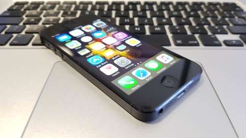 iPhone 5 16GB Space Gray {Good Condition - Dust specks}