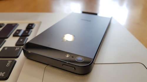 iPhone 5 16GB Space Gray {Good Condition - Dust specks}