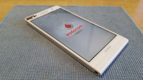 Huawei P6 White 8GB {Screen Glass Cracked}