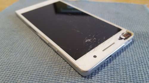 Huawei P6 White 8GB {Screen Glass Cracked}