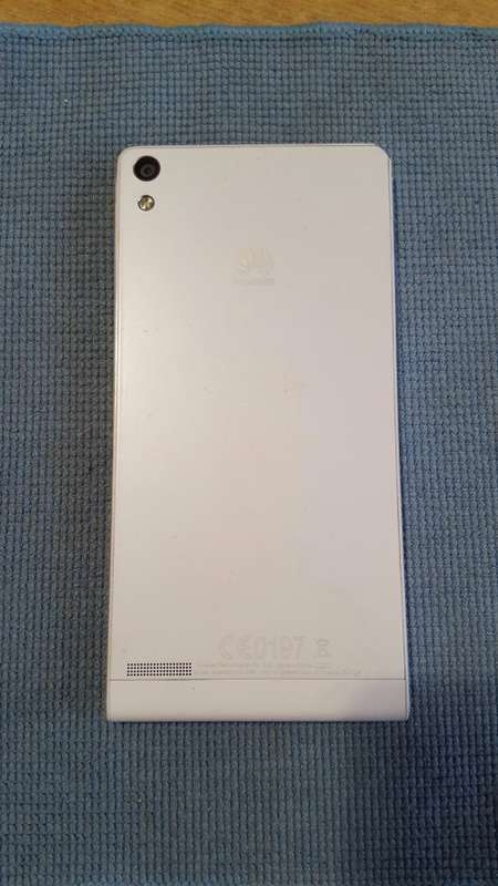 Huawei P6 White 8GB {Screen Glass Cracked}