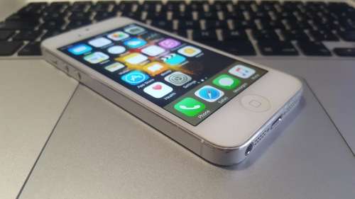 iPhone 5 16GB Silver {Great Condition} (6 Month Warranty)
