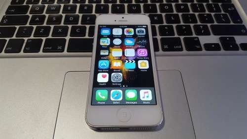 iPhone 5 16GB Silver {Great Condition} (6 Month Warranty)