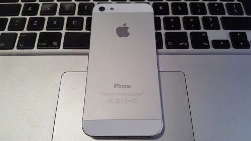 iPhone 5 16GB Silver {Great Condition} (6 Month Warranty)