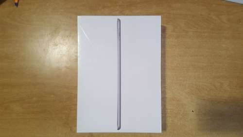 Apple iPad 9.7-inch 2017 5th gen A1823 32gb Wifi+ Cellular - Sealed