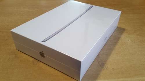 Apple iPad 9.7-inch 2017 5th gen A1823 32gb Wifi+ Cellular - Sealed