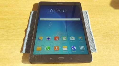Samsung Galaxy Tab A 16GB Grey SM-P555 {Poor - Cracked Screen}