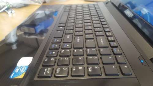 Mecer XPression Laptop W251HU {Laptop - Good Condition}