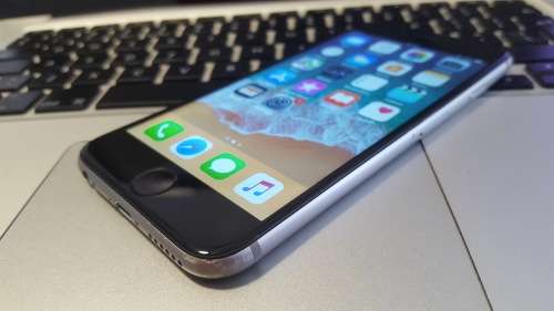 iPhone 6s 16GB Space Gray {8.5/10 - Great Condition!} (6 Month Warranty}